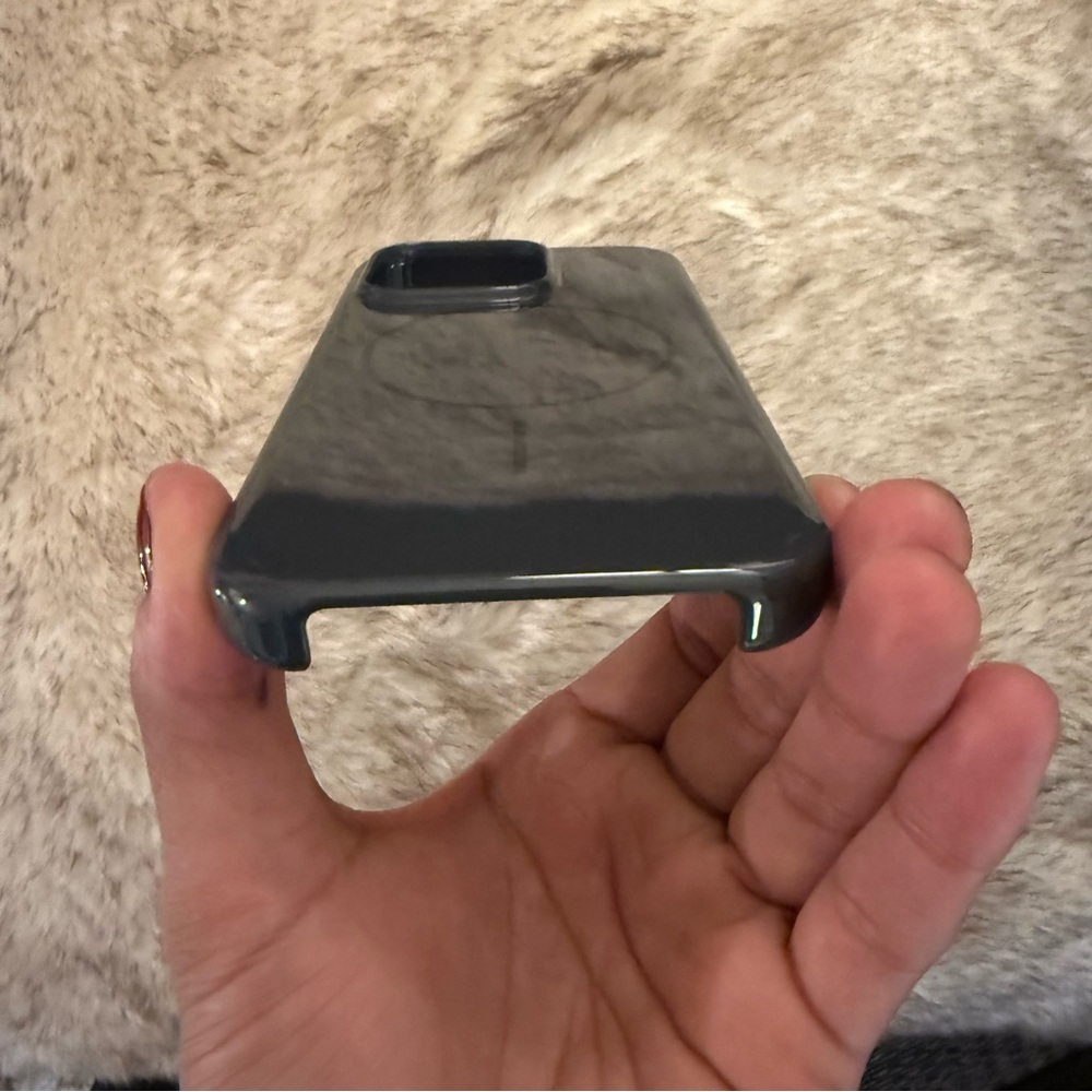 Beats by Dre iPhone 16 Pro Case with MagSafe Black - Picture 6 of 11